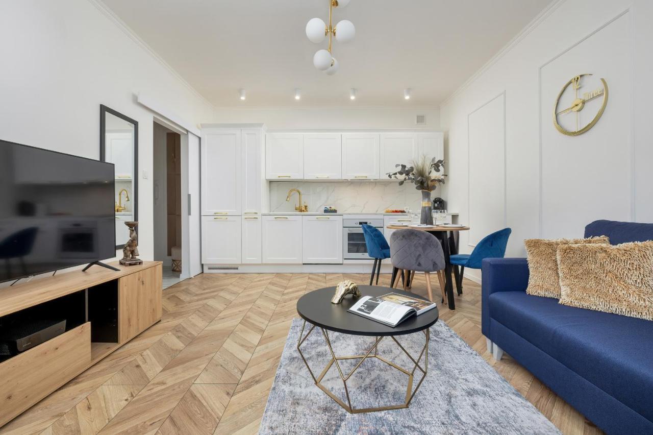 Beautiful One Bedroom Apartment Zamkowa By Rent Like Home グダニスク エクステリア 写真