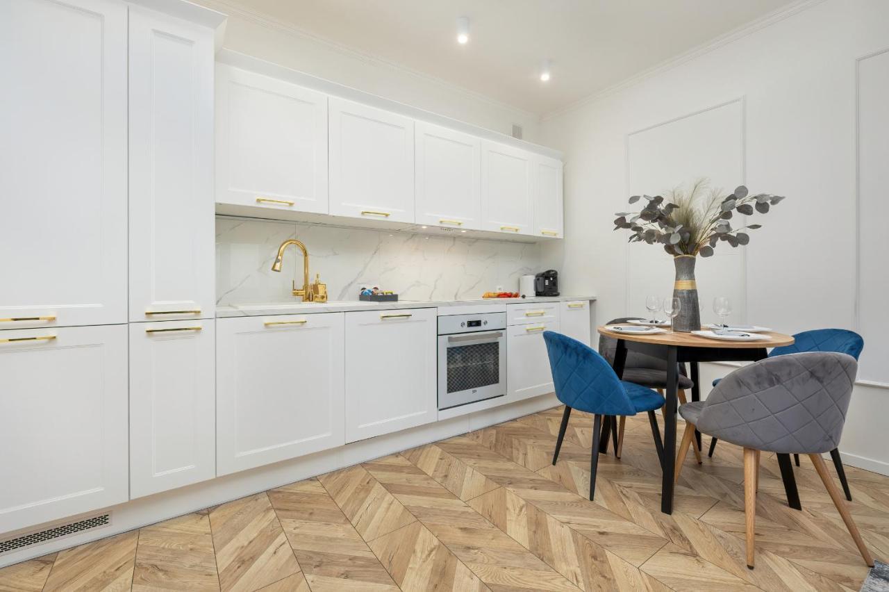 Beautiful One Bedroom Apartment Zamkowa By Rent Like Home グダニスク エクステリア 写真