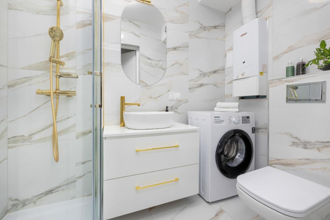 Beautiful One Bedroom Apartment Zamkowa By Rent Like Home グダニスク エクステリア 写真