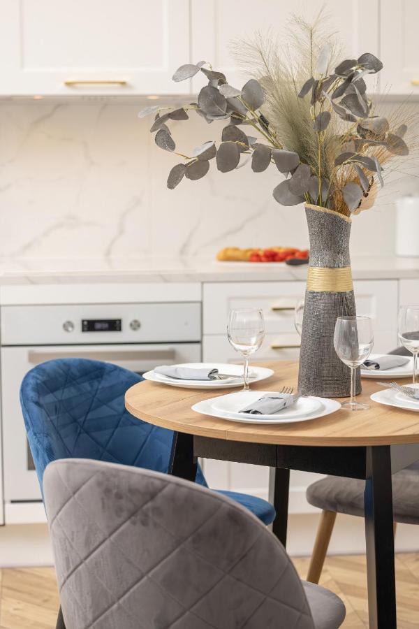 Beautiful One Bedroom Apartment Zamkowa By Rent Like Home グダニスク エクステリア 写真