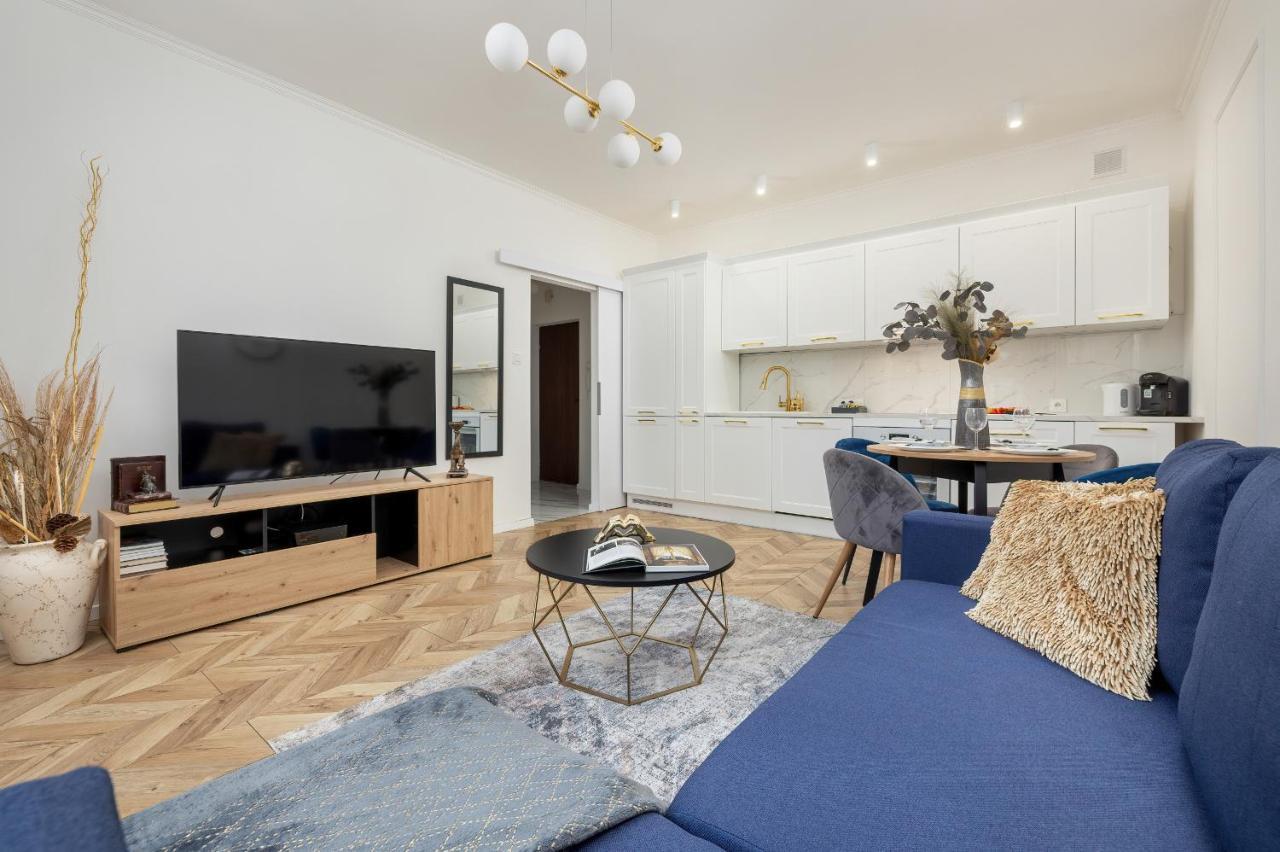 Beautiful One Bedroom Apartment Zamkowa By Rent Like Home グダニスク エクステリア 写真